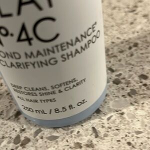 A clarfing shampoo for people that shampoo every day